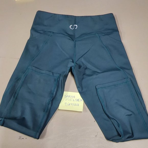 Curves and Combatboots Empowered w/ Pockets Capris - Picture 2 of 2